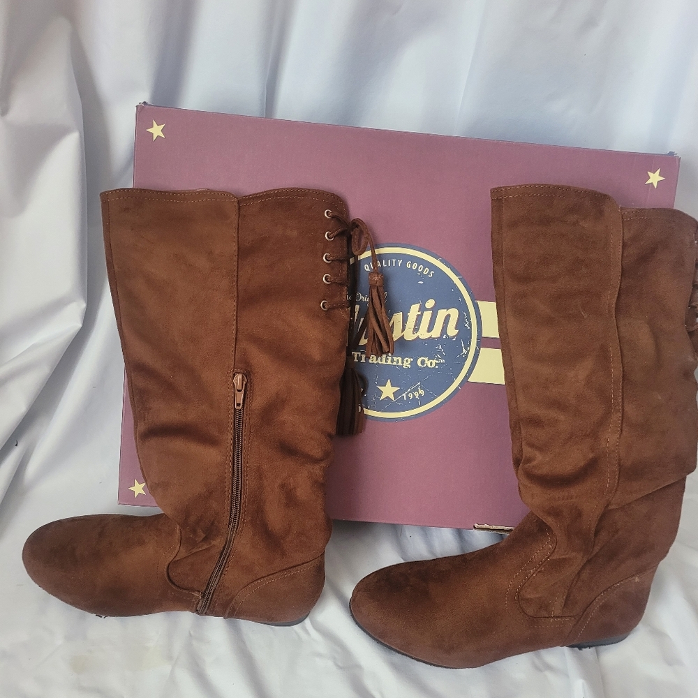 Brown suede boots!!